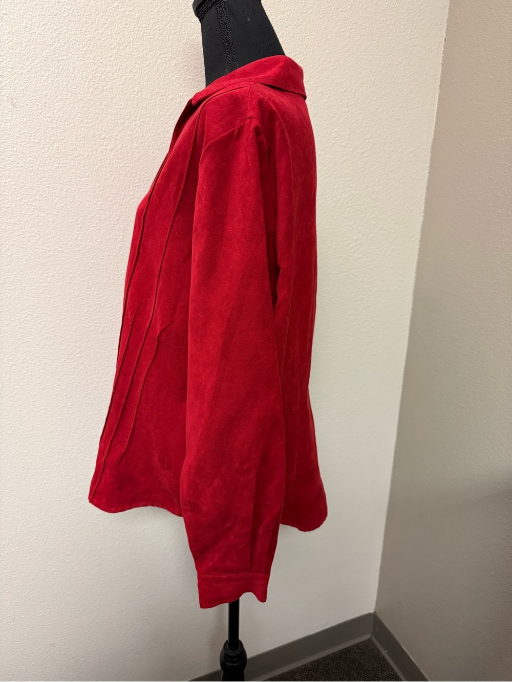 Alfred Dunner Red Faux Suede Button Front Blouse Size 14 Classic Chic Top - Picture 5 of 10